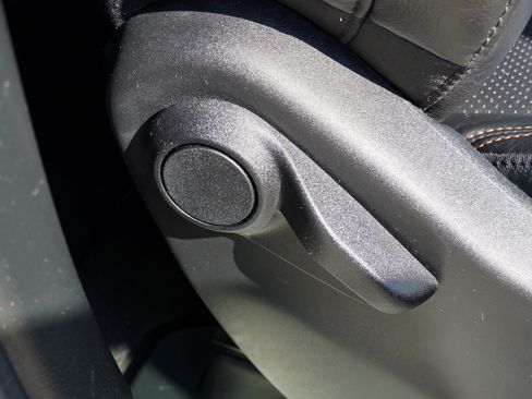 Used 2018 Chrysler Pacifica Touring-L FWD image 25