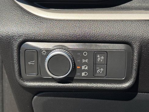 Used 2022 Ford Explorer XLT image 32