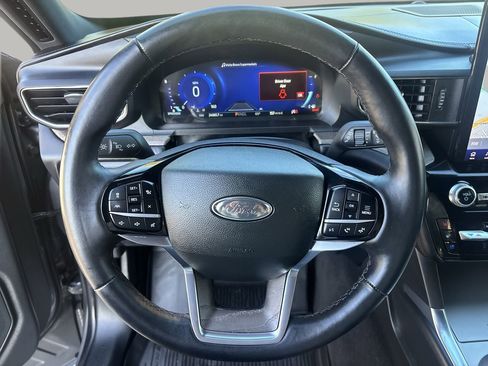 Used 2023 Ford Explorer Platinum w/ Technology Package image 33