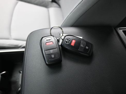 Used 2025 Toyota Tacoma SR5 image 14