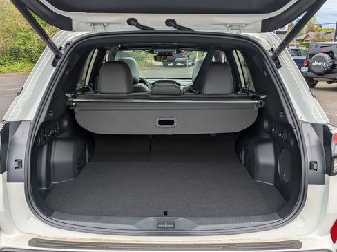 Used 2026 Subaru Forester Limited AWD/4WD image 32