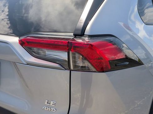Used 2025 Toyota RAV4 LE AWD/4WD image 12