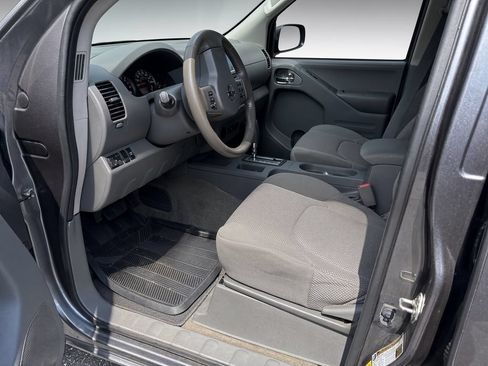 Used 2017 Nissan Frontier SV w/ SV Value Truck Package RWD image 3