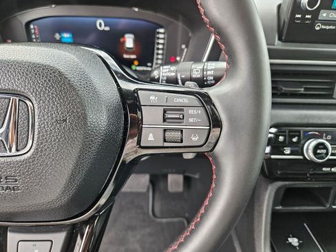 Used 2025 Honda Pilot Black Edition image 27