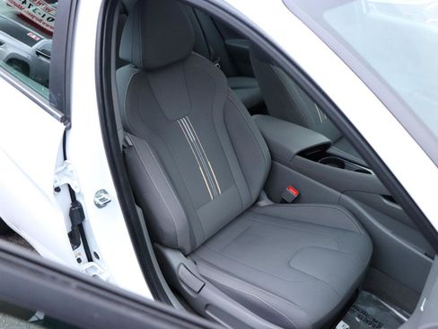 Used 2025 Hyundai Elantra SEL FWD image 13