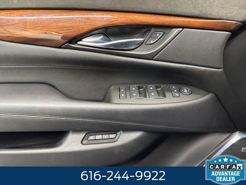 Used 2016 Cadillac Escalade Luxury AWD/4WD image 25