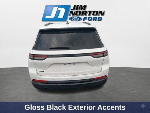 Used 2024 Jeep Grand Cherokee Altitude AWD/4WD image 9