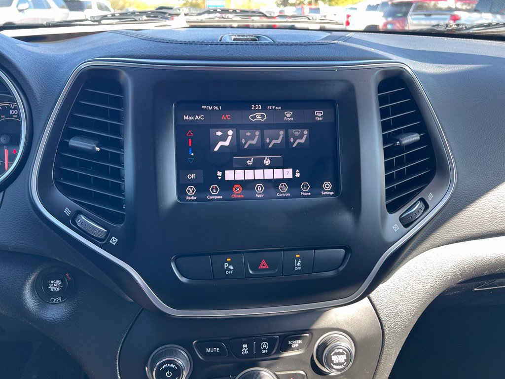 Used 2021 Jeep Cherokee Latitude Plus AWD/4WD image 34