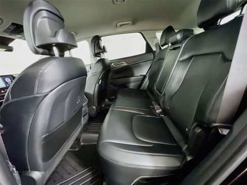 Certified 2025 Kia Sportage EX AWD/4WD image 28