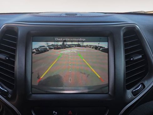 Used 2019 Jeep Cherokee Trailhawk image 23