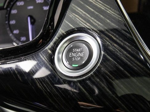 Used 2025 Cadillac XT6 Premium Luxury image 27