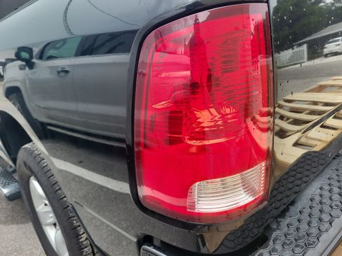 Used 2017 RAM 1500 Express RWD image 8