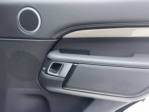 Used 2023 Land Rover Discovery Metropolitan Edition image 56