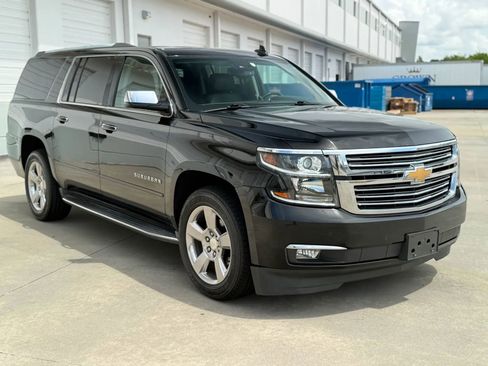 Used 2017 Chevrolet Suburban Premier AWD/4WD image 4