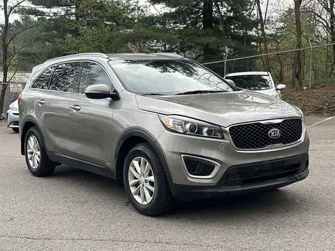 Used 2018 Kia Sorento LX image 19