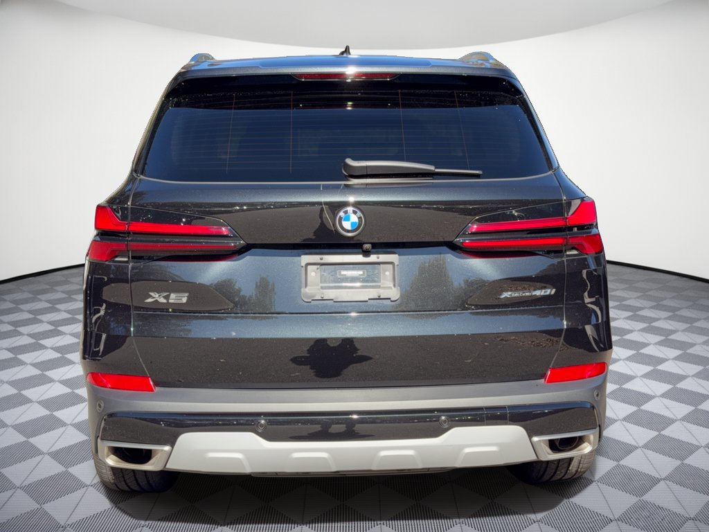 Used 2024 BMW X5 xDrive40i w/ Parking Assistance Package AWD/4WD image 11