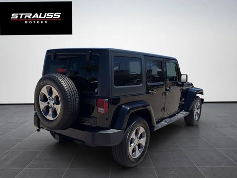 Used 2016 Jeep Wrangler Unlimited Sahara AWD/4WD image 10