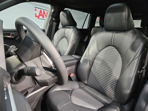 Certified 2025 Toyota Highlander XSE AWD/4WD image 24