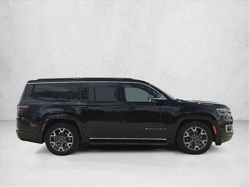 Used 2023 Jeep Wagoneer Series III w/ Preferred Equipment Group AWD/4WD image 4