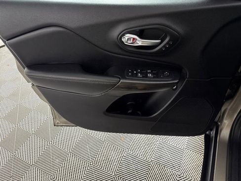 Used 2017 Jeep Cherokee Limited w/ Luxury Group image 10