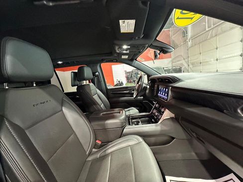 Used 2021 GMC Yukon Denali w/ Denali Premium Package AWD/4WD image 14