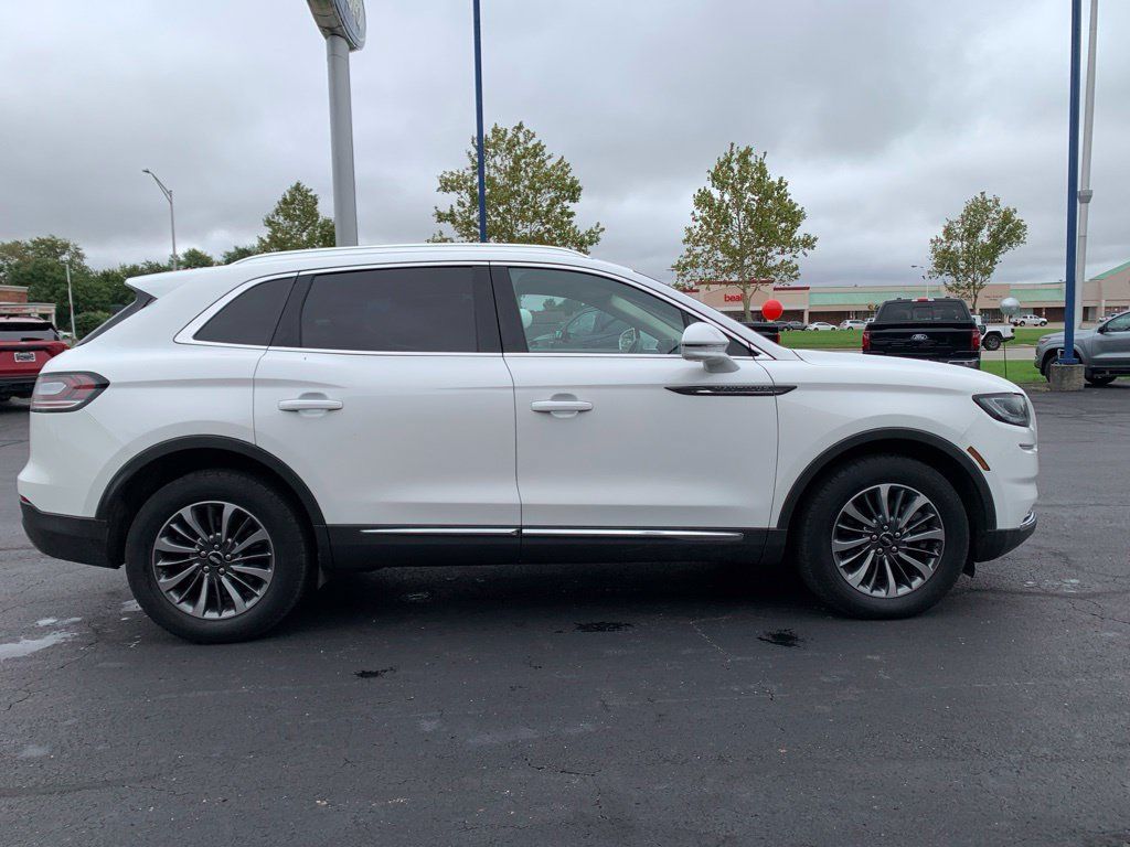 Used 2023 Lincoln Nautilus AWD w/ Premium Package image 2