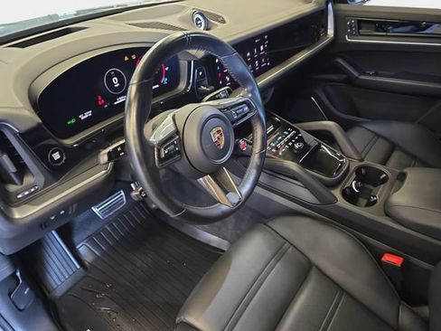 Used 2024 Porsche Cayenne Turbo GT AWD/4WD image 19
