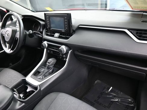 Used 2020 Toyota RAV4 XLE w/ Convenience Package image 41