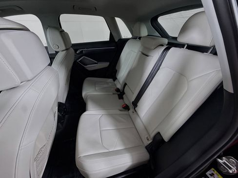 Certified 2025 Audi Q3 2.0T Premium Plus w/ Premium Plus Package image 21