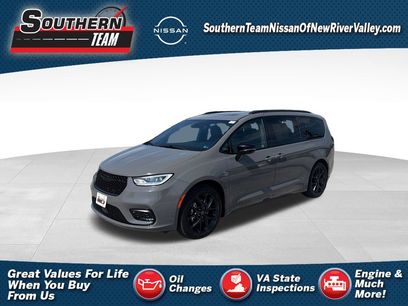 Used 2025 Chrysler Pacifica Limited