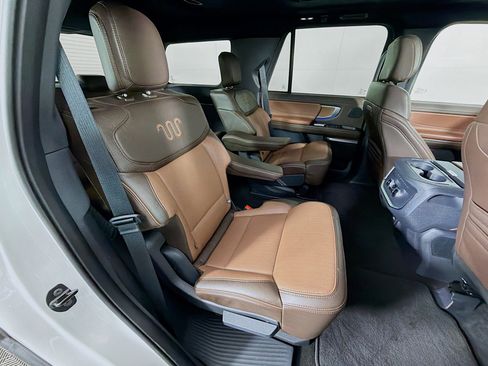 Used 2025 Ford Expedition King Ranch image 31