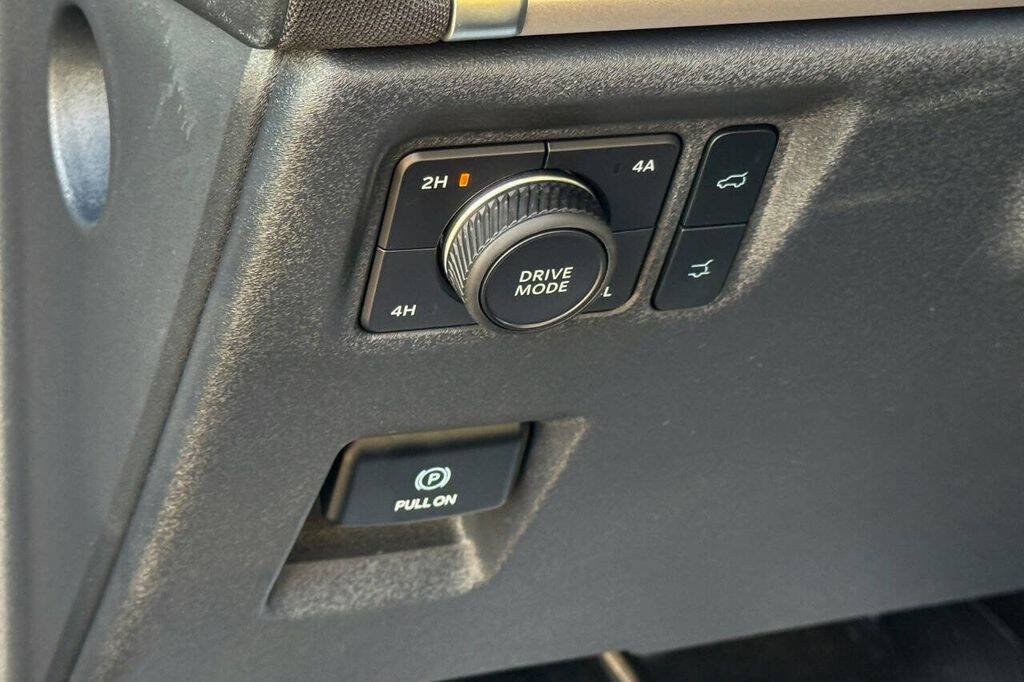 Used 2025 Ford Expedition Active AWD/4WD image 28