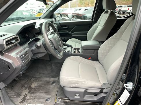 Used 2025 Toyota Tacoma SR5 image 9