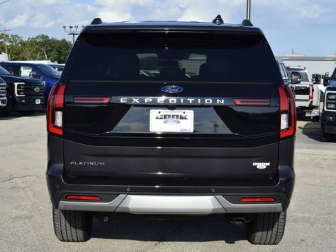 New 2025 Ford Expedition Platinum w/ Driver's Package image 5
