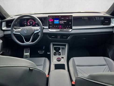 Used 2026 Volkswagen Tiguan SE R-Line image 18