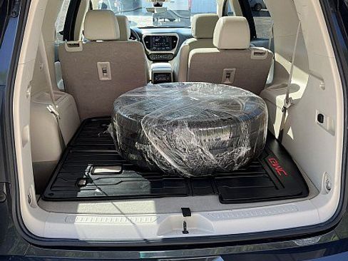 Used 2022 GMC Acadia Denali w/ Denali Technology Package FWD image 17