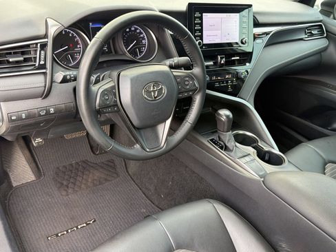 Used 2022 Toyota Camry SE FWD image 4
