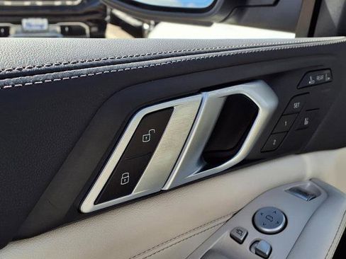 Used 2025 BMW X7 xDrive40i image 16