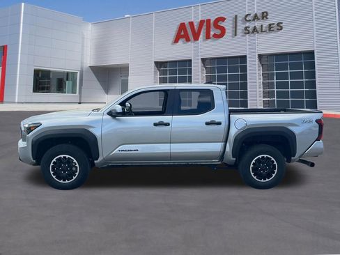 Used 2025 Toyota Tacoma TRD Off-Road AWD/4WD image 10
