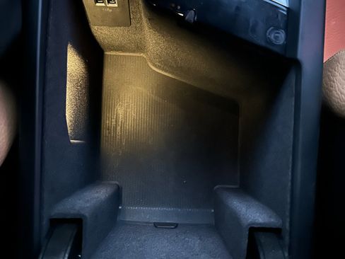 Used 2019 Volvo XC60 T5 Momentum w/ Multimedia Package image 32