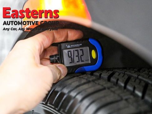 Used 2023 Chrysler Voyager LX image 27