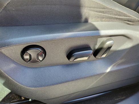 Used 2018 Volkswagen Tiguan SEL image 14