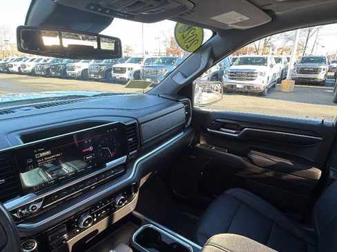 Certified 2022 GMC Sierra 1500 SLT w/ SLT Premium Plus Package image 17