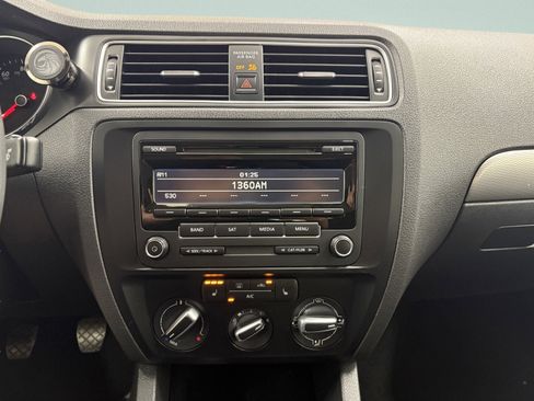 Used 2015 Volkswagen Jetta SE FWD image 9
