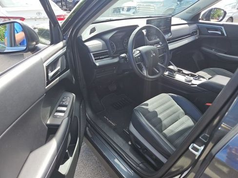 Used 2025 Mitsubishi Outlander SE AWD/4WD image 6