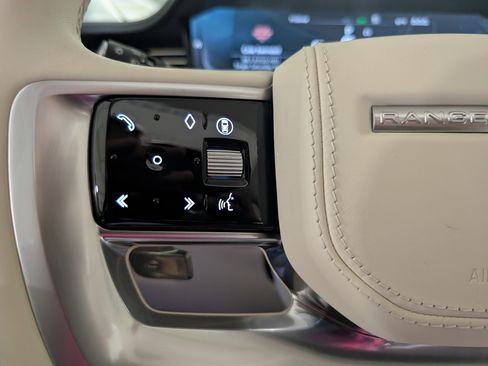 Used 2024 Land Rover Range Rover SV image 31