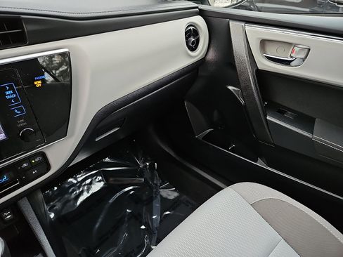 Used 2019 Toyota Corolla LE image 24