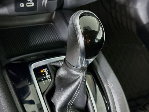 Used 2018 Nissan Rogue SV w/ Premium Package image 23