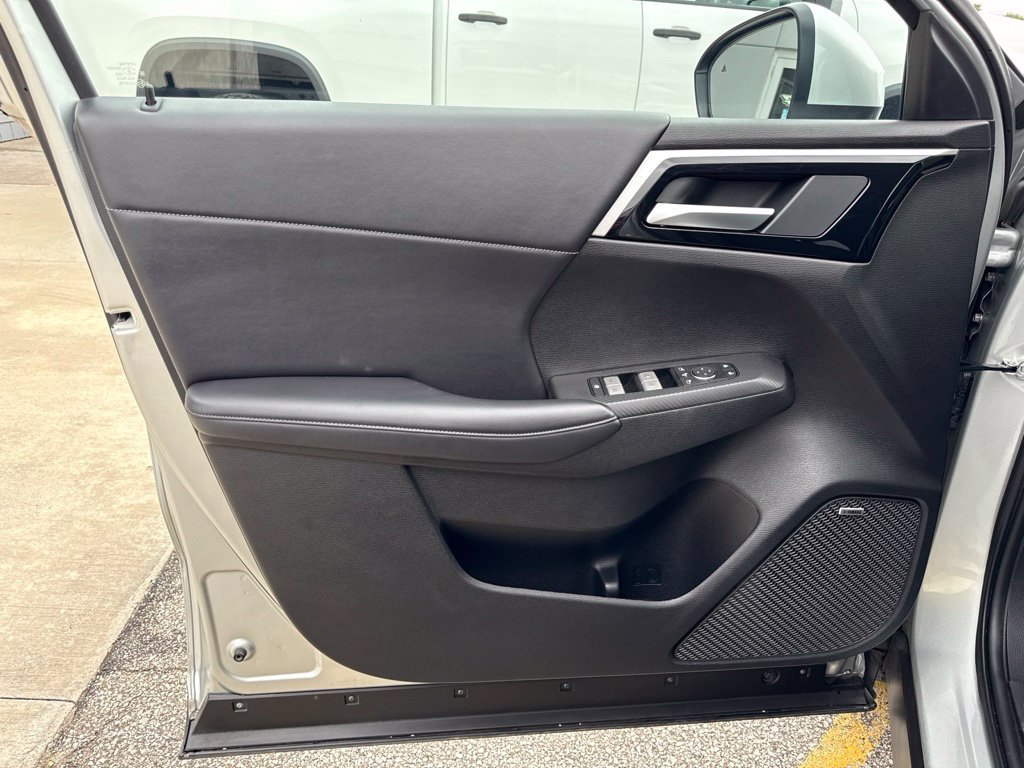 Used 2025 Mitsubishi Outlander SE AWD/4WD image 18