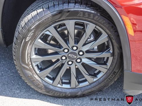 Used 2023 Chevrolet Traverse RS FWD image 12